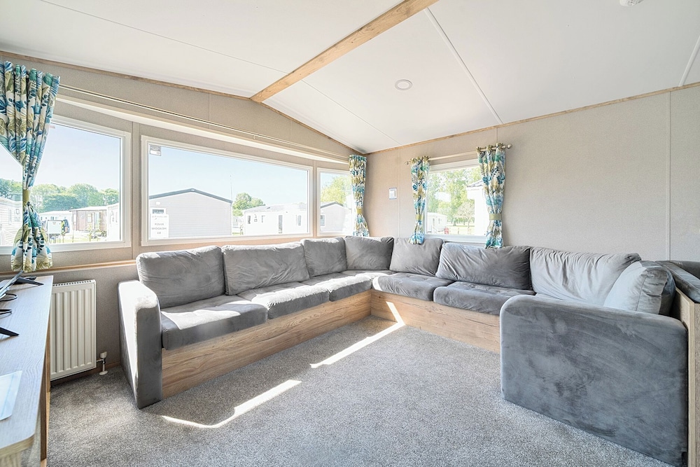 Brookside Bliss - Billing Aquadrome