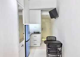 250 sq.ft Studio Apartment with Pool 3