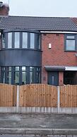 Modern House - 3 Bedrooms - 1 Bath - Mancity