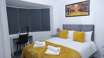 Modern House - 3 Bedrooms - 1 Bath - Mancity