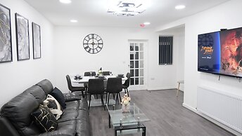Modern House - 3 Bedrooms - 1 Bath - Mancity