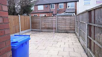 Modern House - 3 Bedrooms - 1 Bath - Mancity