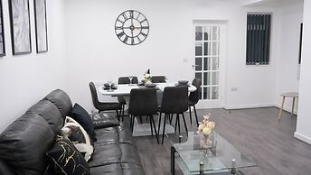 Modern House - 3 Bedrooms - 1 Bath - Mancity