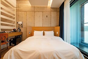 the line hotel