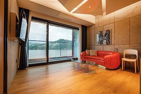 the line hotel