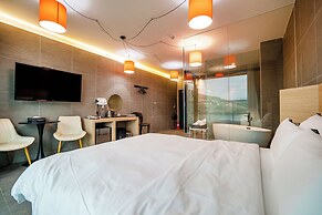 the line hotel