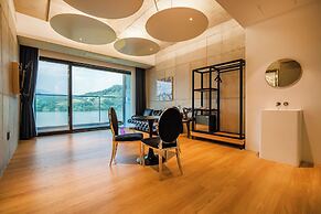 the line hotel