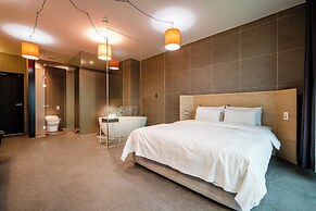 the line hotel