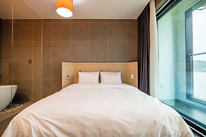 the line hotel