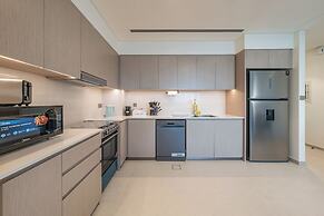 Luxury Stay with Burj views