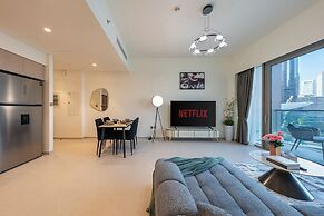Luxury Stay with Burj views