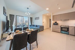 Luxury Stay with Burj views
