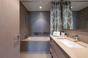 Luxury Stay with Burj views