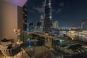 Luxury Stay with Burj views