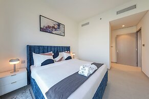 Luxury Stay with Burj views