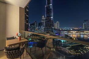 Luxury Stay with Burj views