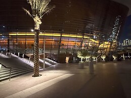 Luxury Stay with Burj views