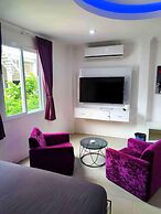 Titanic Residence - 7 minute walk to the Beach