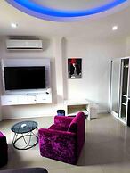 Titanic Residence - 7 minute walk to the Beach