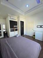 Titanic Residence - 7 minute walk to the Beach