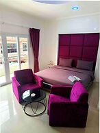 Titanic Residence - 7 minute walk to the Beach