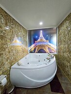 Titanic Residence - 7 minute walk to the Beach