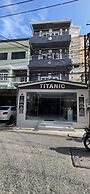 Titanic Residence - 7 minute walk to the Beach