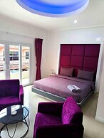 Titanic Residence - 7 minute walk to the Beach