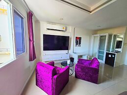 Titanic Residence - 7 minute walk to the Beach