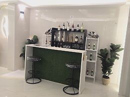 Titanic Residence - 7 minute walk to the Beach
