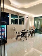 Titanic Residence - 7 minute walk to the Beach