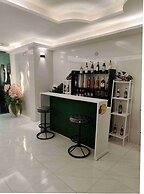 Titanic Residence - 7 minute walk to the Beach