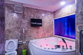 Titanic Residence - 7 minute walk to the Beach
