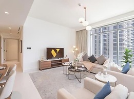 Vogue | Emaar Beachfront Marina Vista with Private Beach Access
