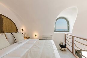 Acro Caldo Suites