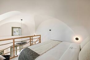 Acro Caldo Suites