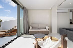 Acro Caldo Suites