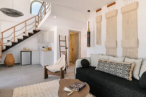 Acro Caldo Suites
