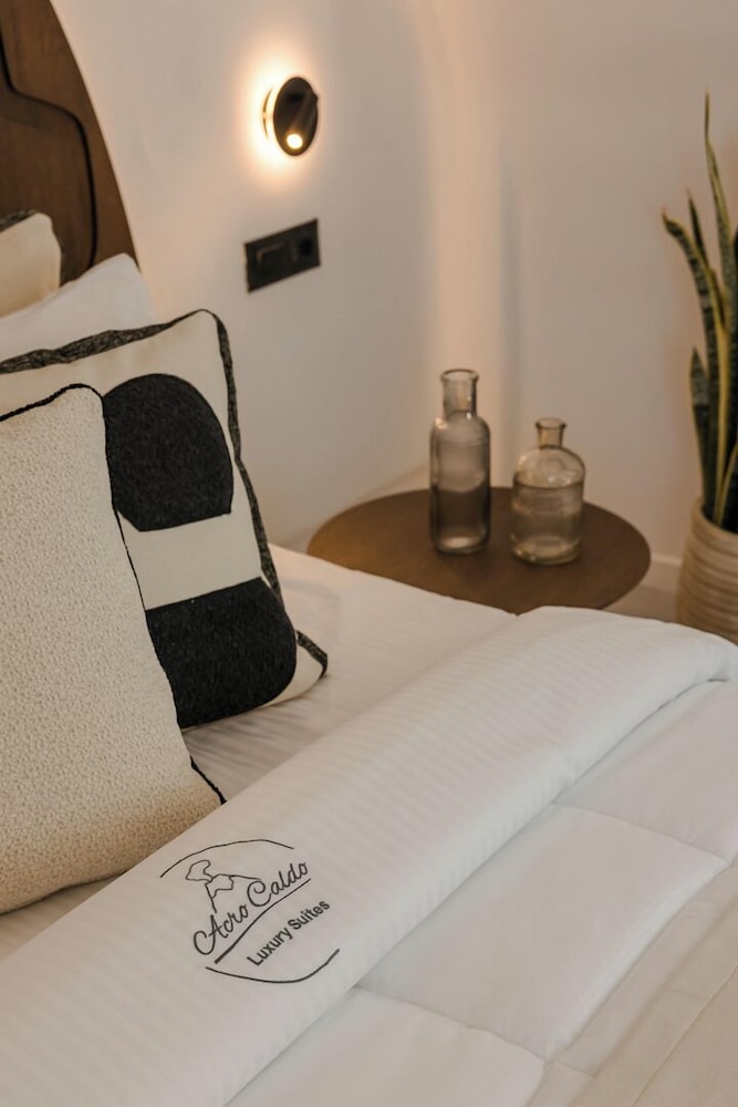Acro Caldo Suites