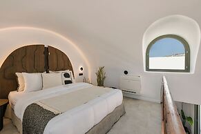 Acro Caldo Suites