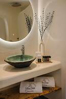 Acro Caldo Suites