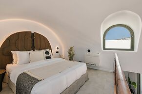 Acro Caldo Suites