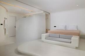 Acro Caldo Suites