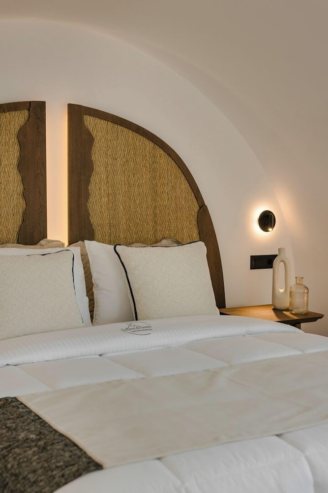 Acro Caldo Suites