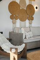 Acro Caldo Suites