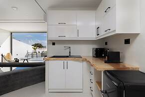 Acro Caldo Suites