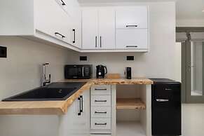 Acro Caldo Suites
