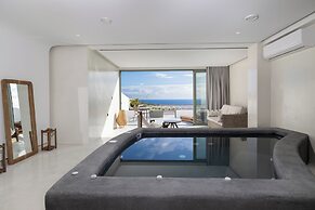 Acro Caldo Suites