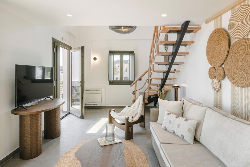 Acro Caldo Suites