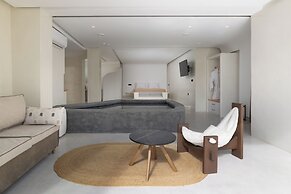 Acro Caldo Suites
